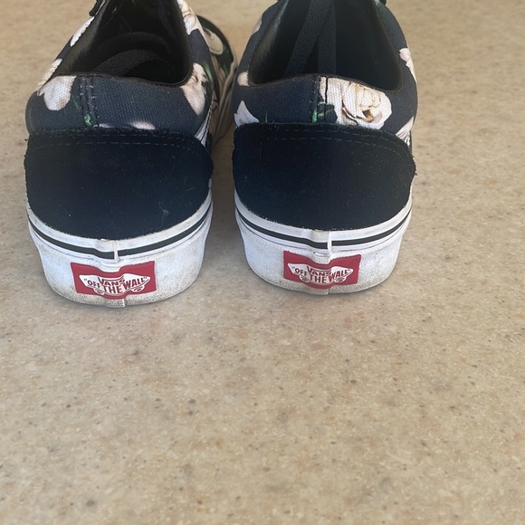 Vans - Picture 2 of 4